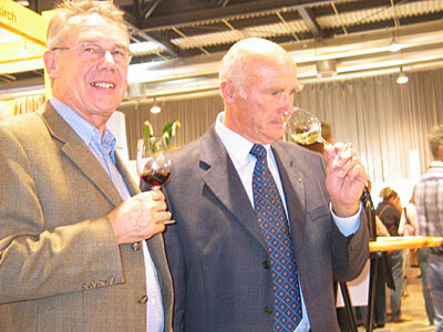 Weinbaupräsident Hurst (rechts) und Gerhard Breisacher aus Bahlingen.
