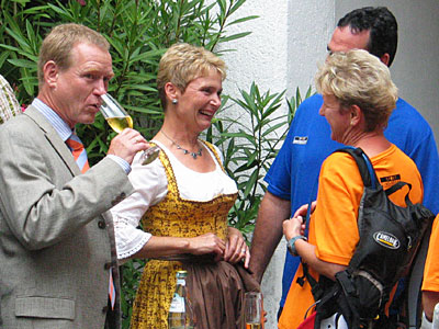 Staatssekretärin Freidlinde Gurr-Hirsch (2.v.l.) und Paulin Köpfer (li.) bei der Eröffnung des Aktionstages zur ÖkoRegio-Tour
