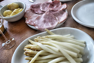 Spargel und Wein