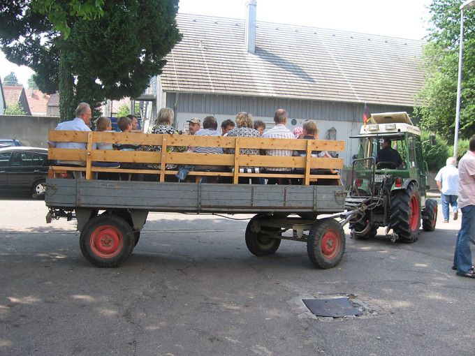 Die Wein-Exkursion in Eichstetten können die Teilnehmer bequem vom Wagen aus genießen.